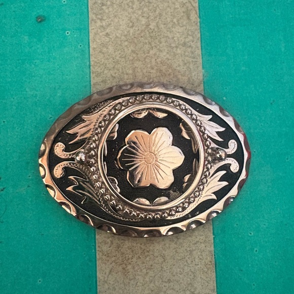 Vintage Accessories - Vintage Flower Leaf Belt Buckle Silver Tone About 3 1/4"
